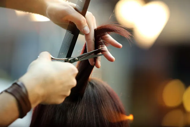 بهترین روش‌های بازاریابی آرایشگاه زنانه در سال ۱۴۰۵ ✂️ ۱۰ راهکار جذب مشتری، افزایش فروش و وفادارسازی مشتریان